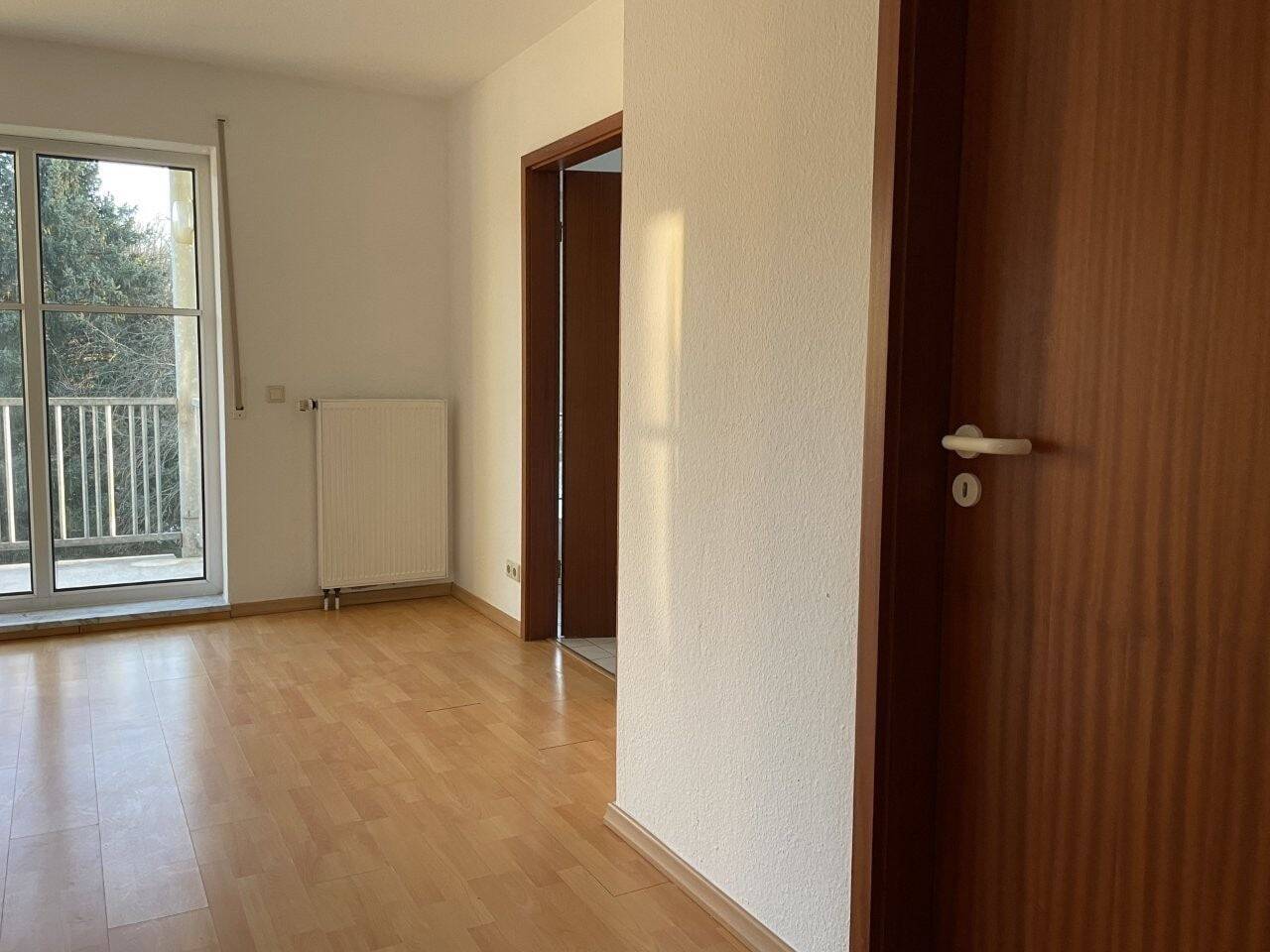 Single-Traum-Wohnung als Anlage mit Potential - Küche und Bad mit Fenster, Balkon sowie Stellplatz! – Chemnitz – Vorschaubild 6
