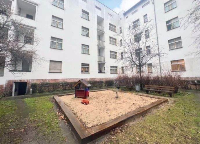 INVESTITION IN DIE ZUKUNFT - GEPFLEGTE & RUHIGE WOHNUNG - MIT SONNIGER LOGGIA & BLICK INS GRÜNE – Berlin – Vorschaubild 7