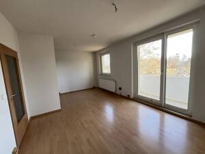 Direkt Am Stadtpark, Ihre neue 3 Raum Wohnung mit Balkon – 9120 Chemnitz – Vorschaubild 3