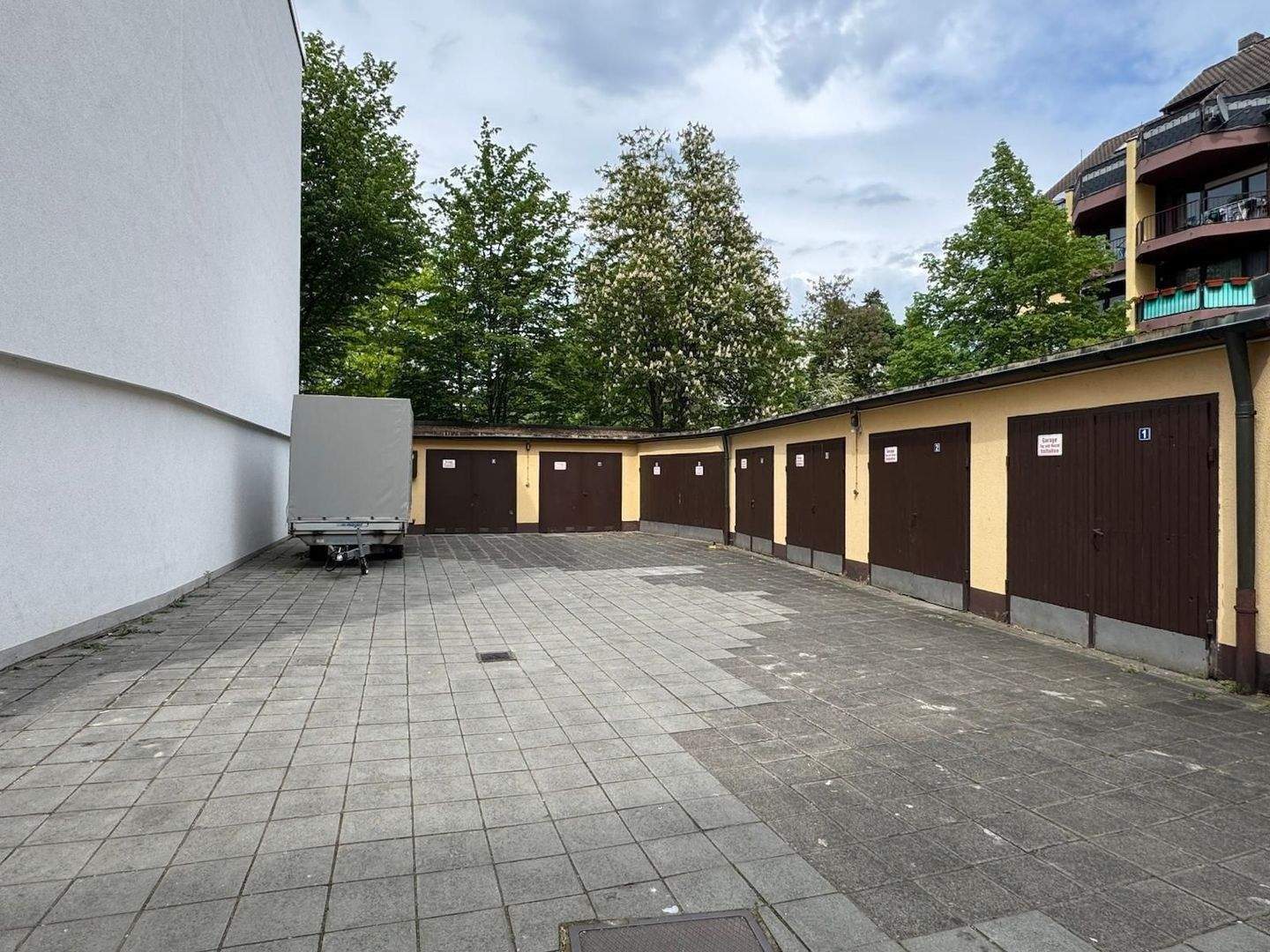 Mehrfamilienhaus mit 8 Einheiten + Baugrundstück für bis zu 6 Neubauwohnungen – Rendite & Entwicklung in einem Objekt – Nürnberg – Vorschaubild 4
