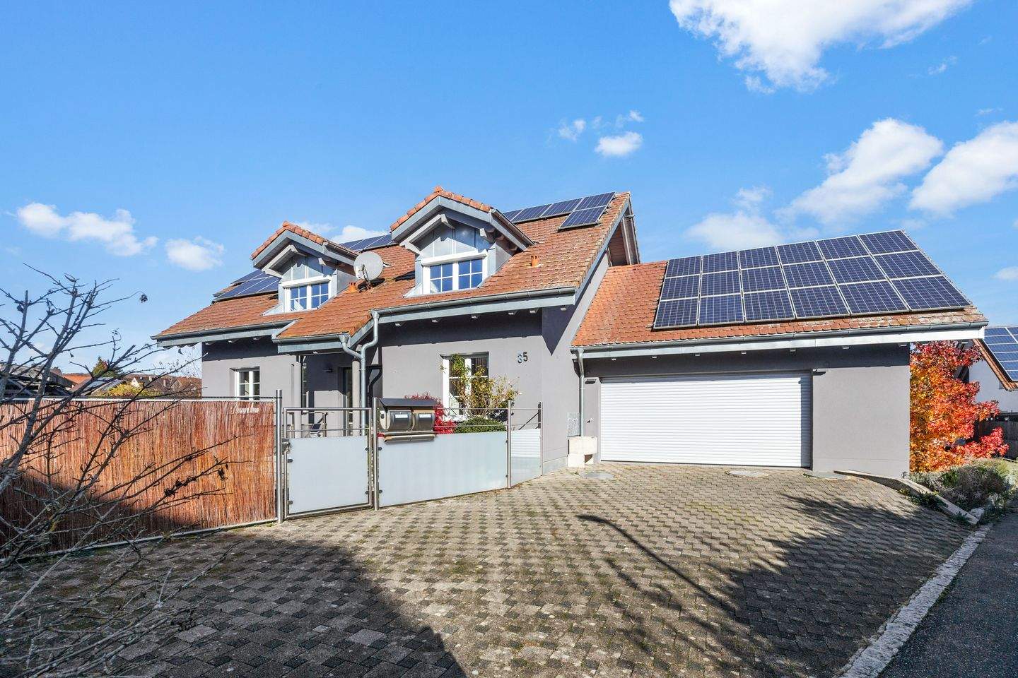 ENERGIEVERBRAUCH: A+!!! HERRLICHES EINFAMILIENHAUS MIT EINLIEGERWOHNUNG IM SONNIGEN MARKGRÄFLERLAND – Efringen-Kirchen – Bild 1 von 9