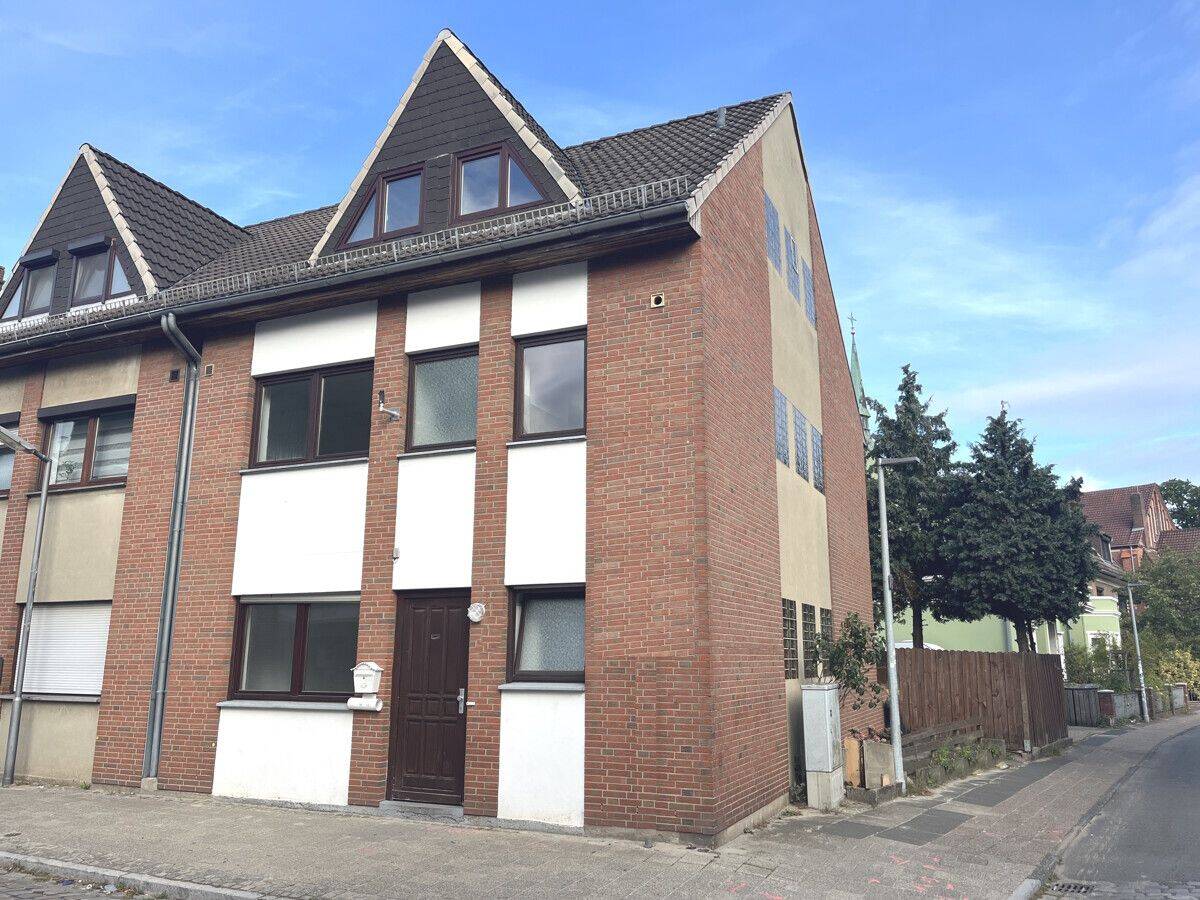 PURNHAGEN-IMMOBILIEN - Reihenendhaus mit Stellplatz in zentraler Lage von Bremen-Blumenthal!