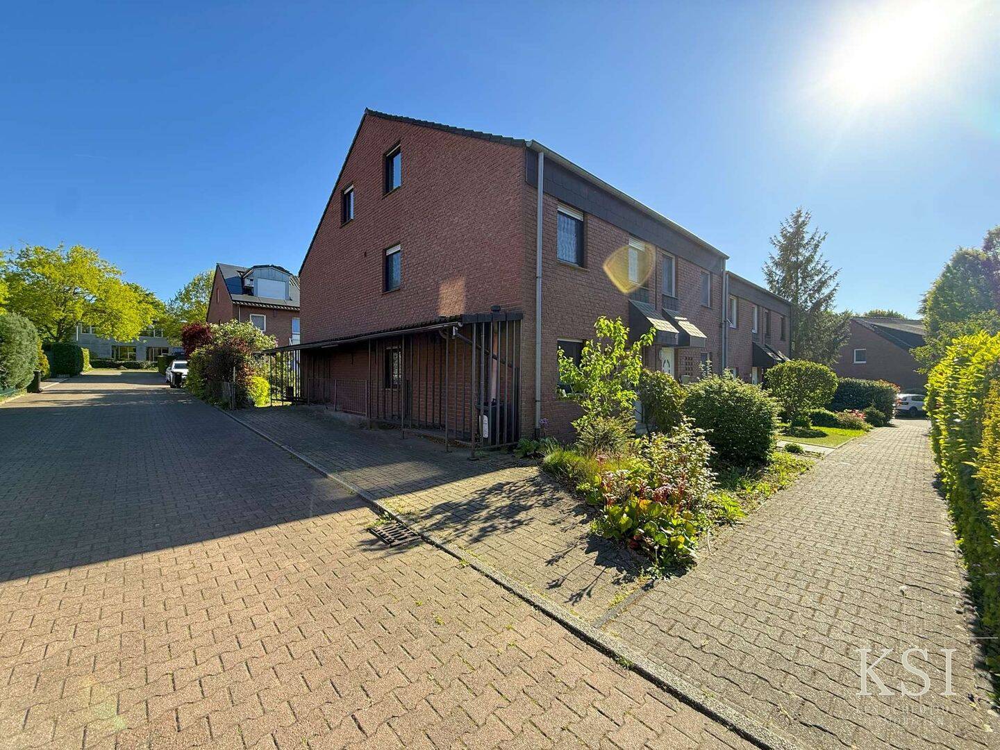 Ihr neues Zuhause: Charmantes Reihenendhaus mit Garten und Garage! – Gelsenkirchen – Vorschaubild 2
