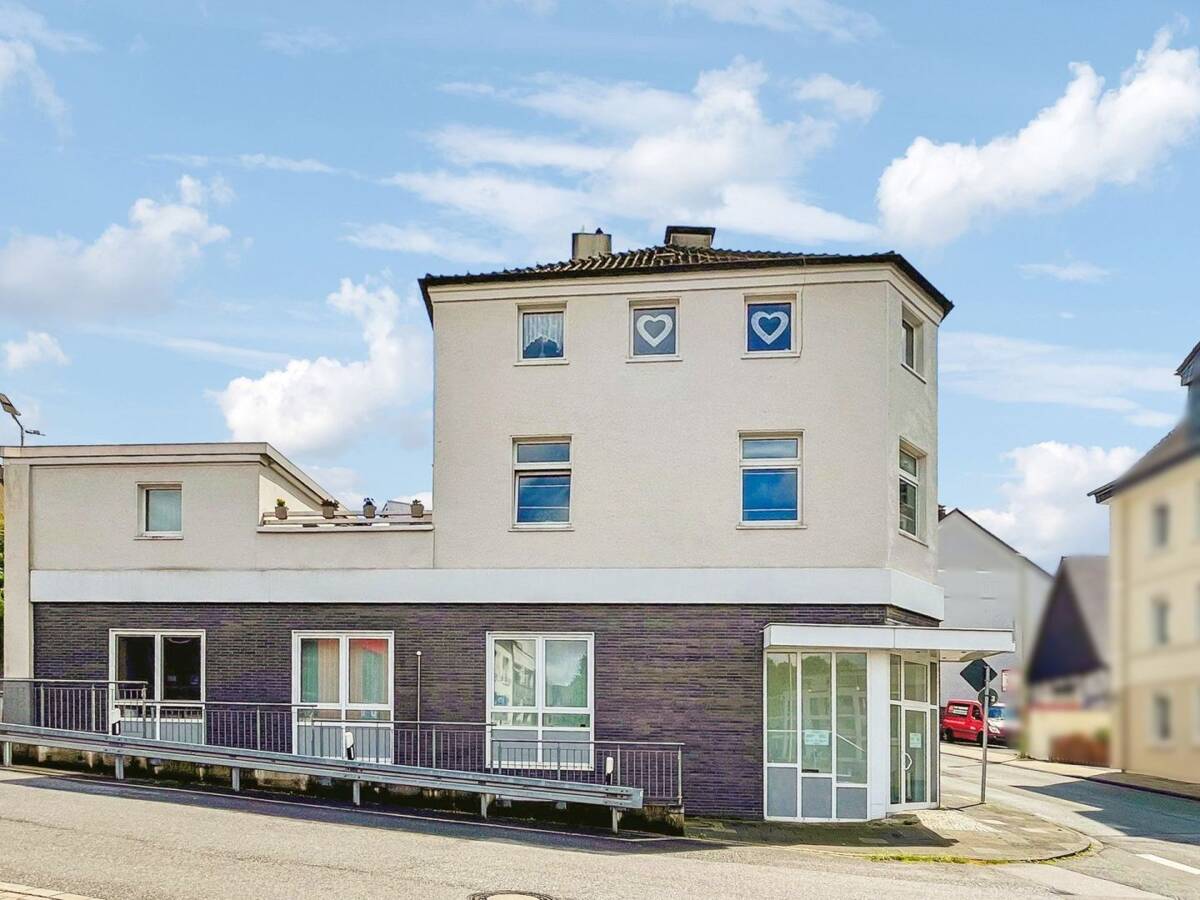 Renditestarkes Mehrfamilienhaus mit Arztpraxis in Hagen – 58119 Hagen – Bild 1 von 9