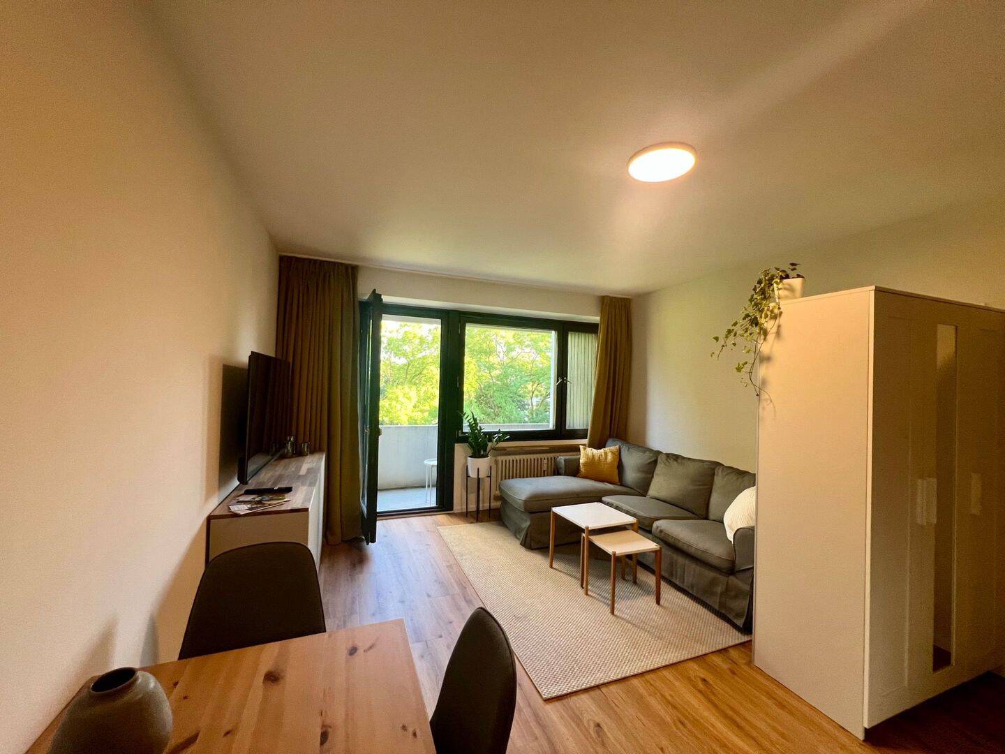 Möbliertes City Apartment in Karlsruhe Innenstadt für Wohnen auf Zeit – Karlsruhe – Vorschaubild 2
