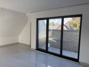 Stilvolle, exklusive 2-Zi-Dachgeschosswohnung mit Balkon und Stellplatz in bevorzugter ruhiger Lage – 23570 Lübeck – Vorschaubild 2
