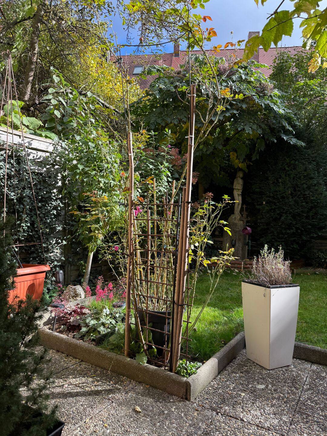Stattlich Wohnen in Nürnberg: Wohnhaus mit Garagen und überdachter Pergola - teilweise vermietet – Nürnberg – Vorschaubild 5