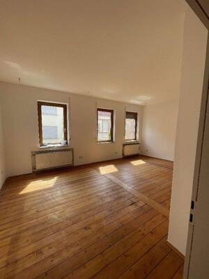 Renovierte und leerstehende 3 ZKB-Obergeschosswohnung in LU-Mundenheim (3 Parteienhaus)!