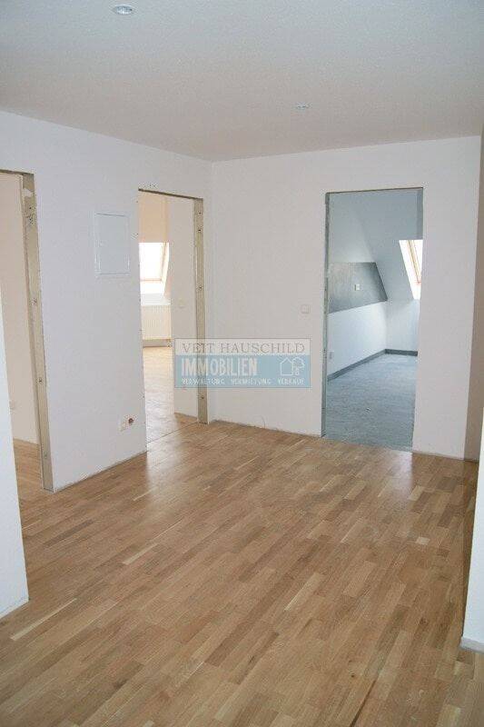 Ganz oben! + 2 Zimmer im Dach + Parkett + Eckwohnzimmer + Tageslichtbad mit Wanne & Fußbodenheizung – Leipzig – Vorschaubild 8