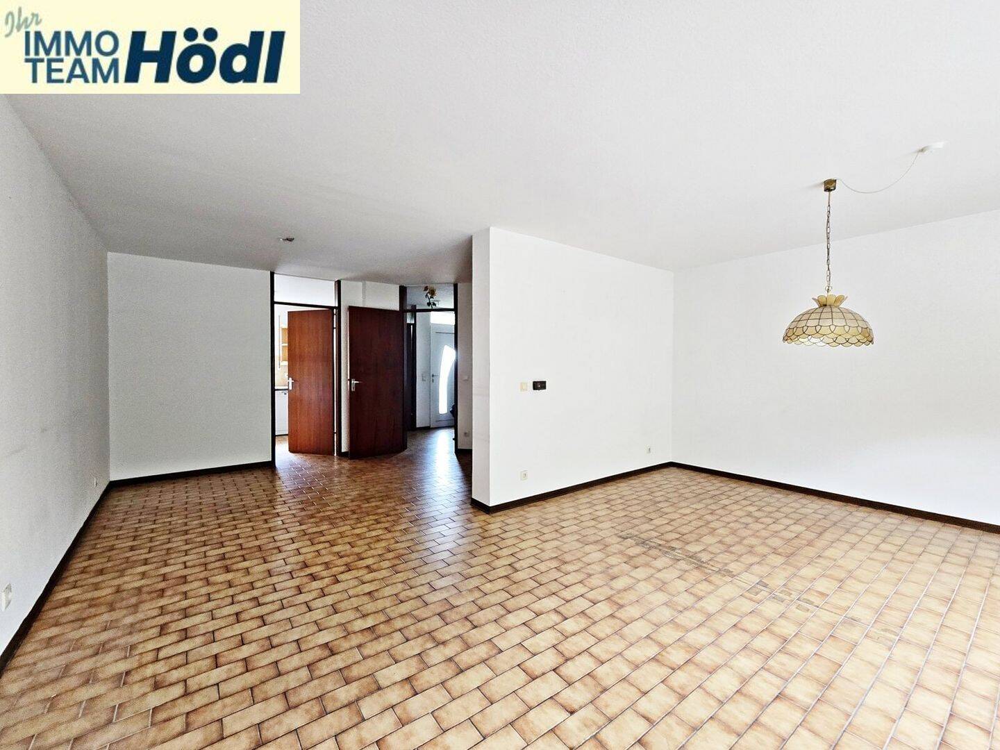 Großes Reihenhaus mit Garage und AAP im Freien sucht neuen Eigentümer !! – Reutlingen – Vorschaubild 7