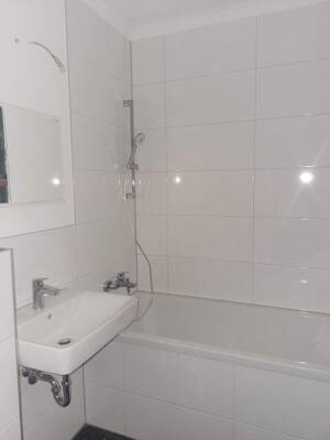 CORDULA IMMOBILIEN 3 Raum - Wohnung mit Balkon kaufen / einziehen oder Kapitalanlage CORDULA 1245