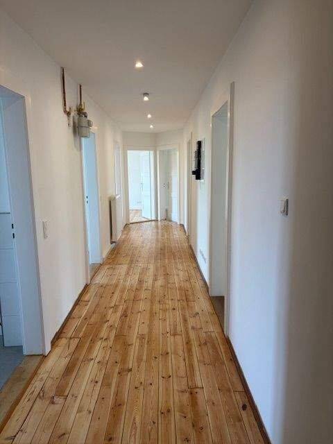 Holzdielencharm in der Rosenau! frisch saniert, 5 Zimmer, Platz für Arbeit, Wohnen und Familie – Nürnberg – Vorschaubild 2