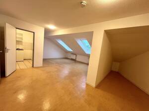 Großzügige 1-Zimmer-Dachgeschoss-Wohnung Saniert mit Aufzug und Stellplatz – 24103 Kiel – Vorschaubild 2