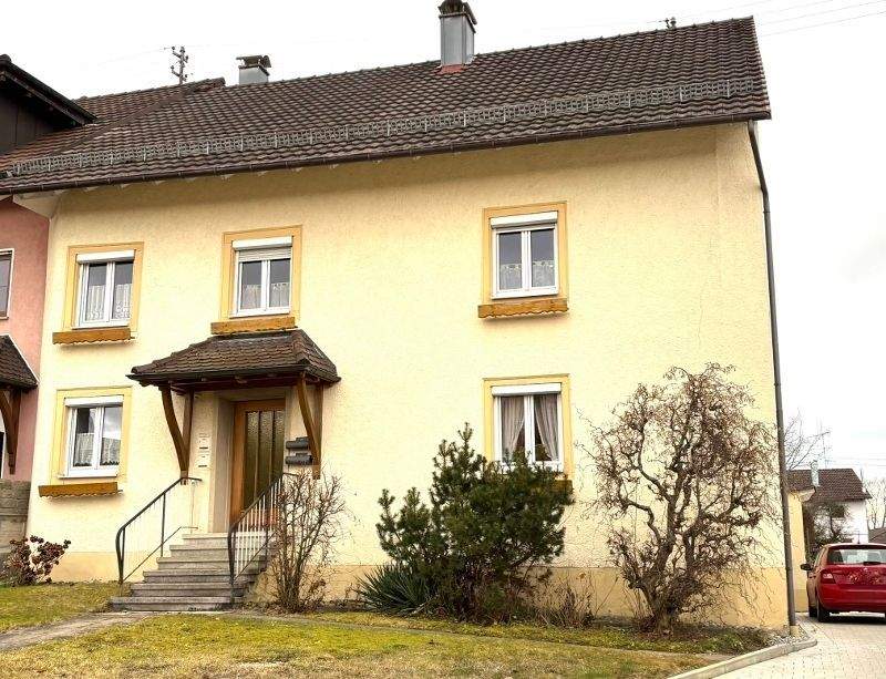 Grosszügig Wohnen! Wohnhaus mit viel Potential für Familien incl. Bauplatz – Hilzingen – Bild 1 von 9