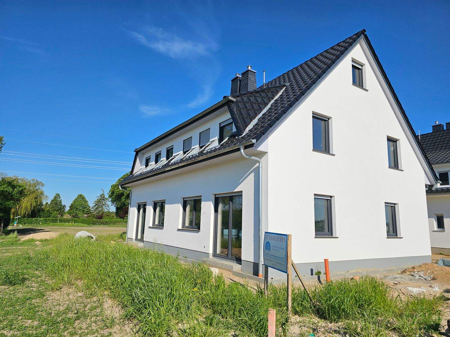Ihr Platz zum Glücklichsein: Moderne Doppelhaushälfte in zentraler Lage – Rostock – Bild 1 von 9