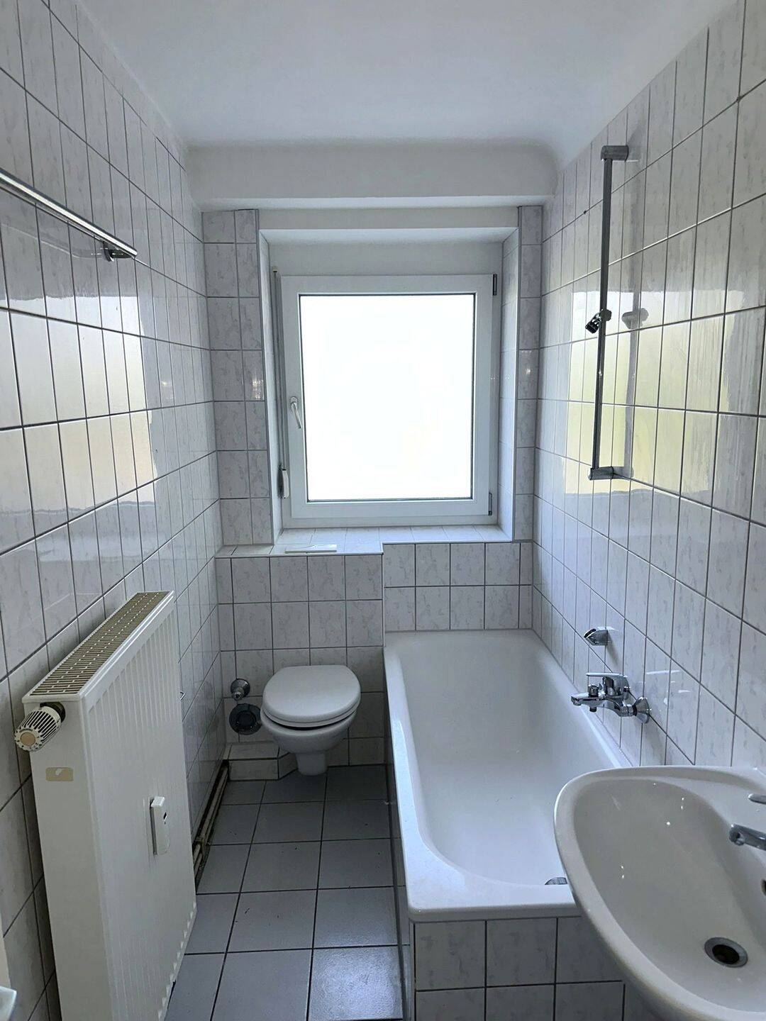 Nürnberg Südstadt: 2-Zi-Wohnung mit Balkon zum begrünten Hof - Einbauküche mieterseits – Nürnberg – Vorschaubild 2