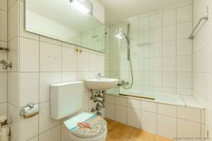 PROVISIONSFREI: 2-Zimmer-Dachgeschosswohnung mit Loggia und Blick auf das Münster in zentraler Lage – 79713 Bad Säckingen – Vorschaubild 7