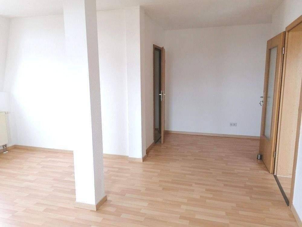 !! NEUE Einbauküche, 2-Zimmer-Dachgeschosswohnung mit Aufzug und Laminat, Nähe Hauptbahnhof !! – Chemnitz – Vorschaubild 6
