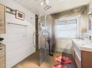 BUNGALOW IN RUHIGER LAGE MIT KAMIN, FUSSBODENHEIZUNG, MODERNEM BADEZIMMER UND ELEKTRISCHER GARAGE – 26125 Oldenburg – Vorschaubild 9