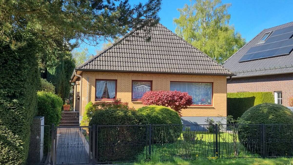 Einfamilienhaus auf großem, teilbaren Grundstück in sehr guter Wohnlage an der Grenze HH Berne - Volksdorf – 22159 Hamburg – Bild 1 von 9
