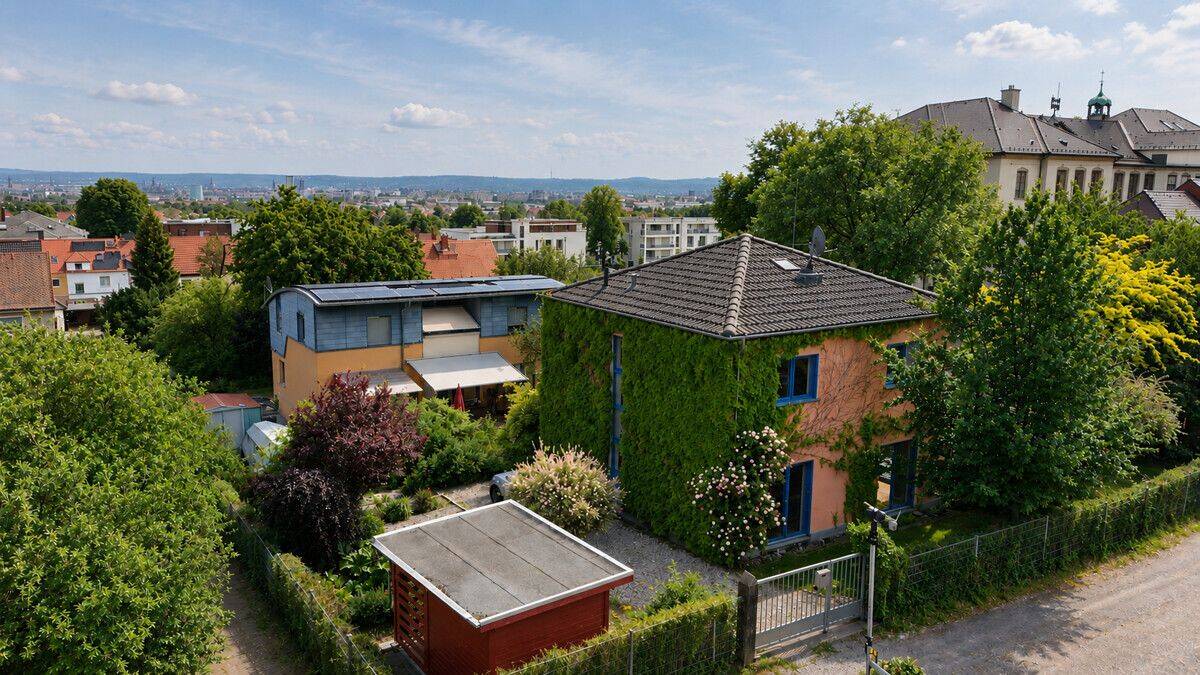 Familien willkommen! Gepflegtes Einfamilienhaus mit 4 Zimmern und schönem Garten in Dresden-Naußlitz – 1159 Dresden – Bild 1 von 9