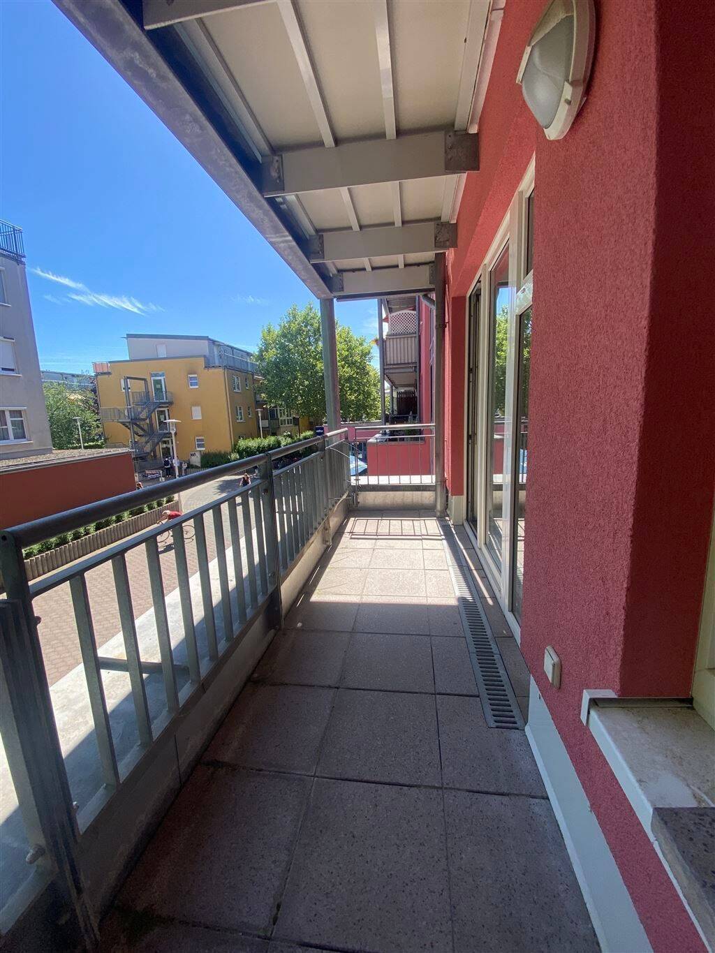 Erfurt* Karree am Südpark* renovierte große 1 Zimmer-Wohnung mit Balkon* sep. Küche* Wannenbad* – Erfurt – Vorschaubild 3