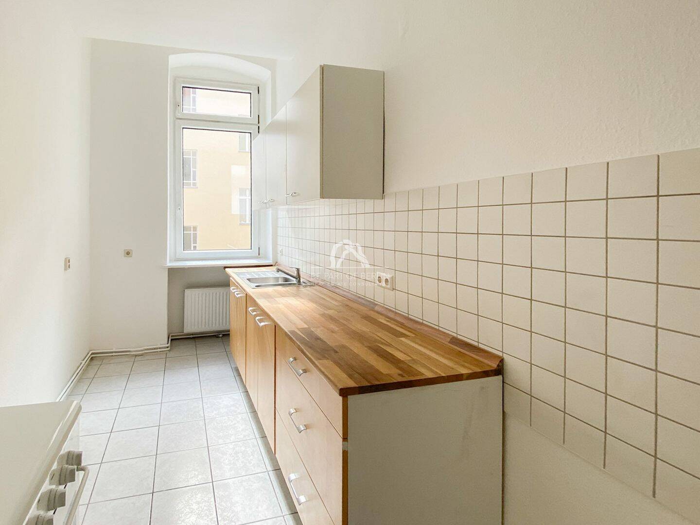 PROVISIONSFREI | ZWEI ZIMMER IN REPRÄSENATIVEM ALTBAU MIT BALKON IM SAMARITERKIEZ | – Berlin – Vorschaubild 4