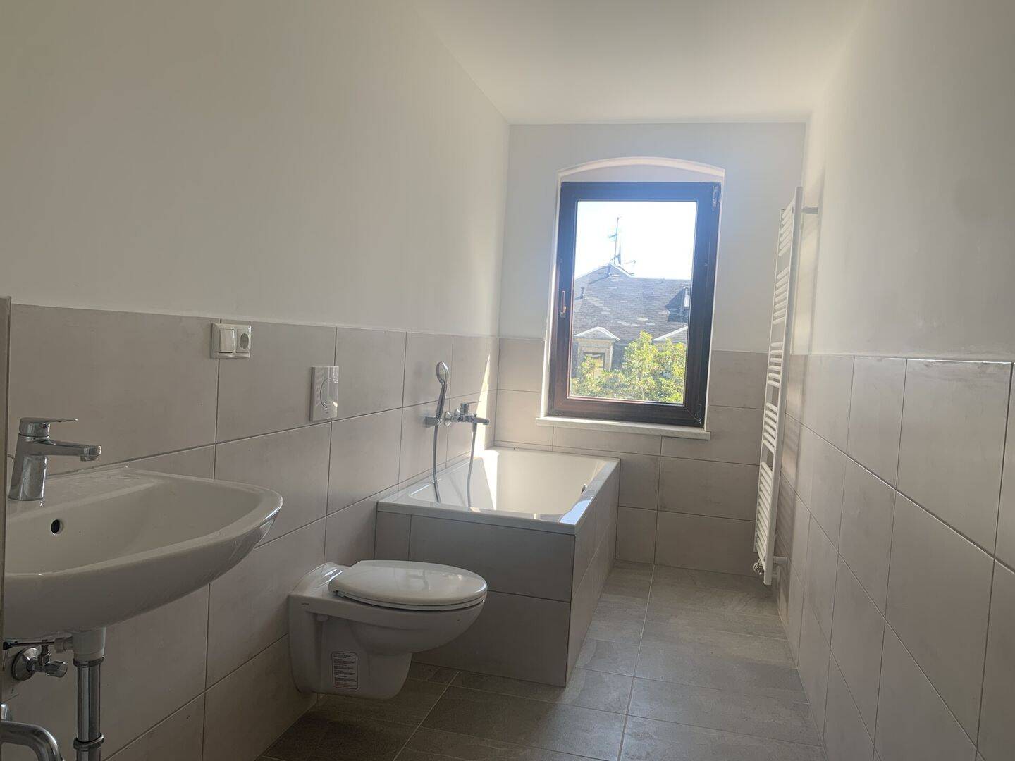 6-Zimmer Maisonettewohnung mit 2 Balkonen und KFZ- Stellplatz in Dresden-Kaitz – Dresden – Vorschaubild 8