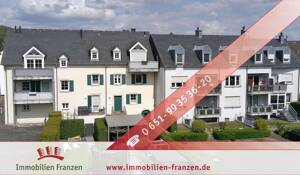 5 luxuriöse und sicher vermietete Zweifamilienhäuser mit Maisonettewohnungen suchen den passenden Investor!