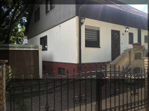Familienfreundliche Doppelhaushälfte in Lichtenrade mit Garten, Garage und ausgebautem Keller