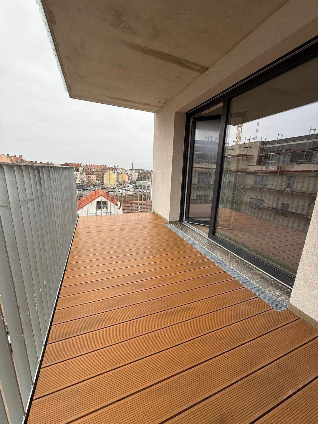 Exklusiver Neubau: Perfekt geschnittene 3-Zimmer-Wohnung mit Balkon | EBK | TG | Fußbodenheizung