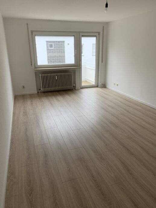 Vollständig renovierte Wohnung mit drei Zimmern, EBK und Balkon in Heilbronn- Böckingen – Heilbronn – Vorschaubild 3