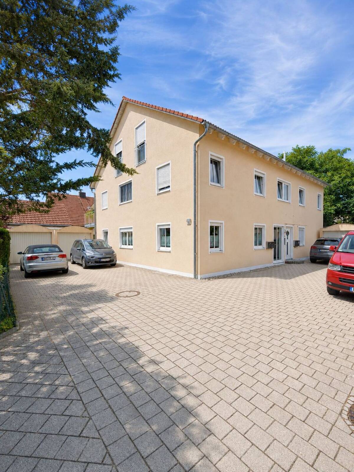 3-Zimmer-Wohnung über zwei Ebenen mit Garten und Garage – Ingolstadt-Zuchering – 85051 Ingolstadt – Bild 1 von 9