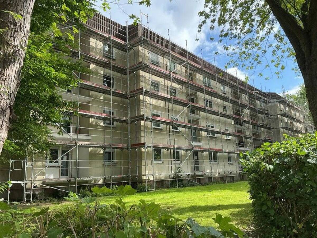 Zeitgemäße 3-Raum-Wohnung mit sonnigem Balkon in modernisiertem Gebäude! – 45279 Essen – Bild 1 von 8