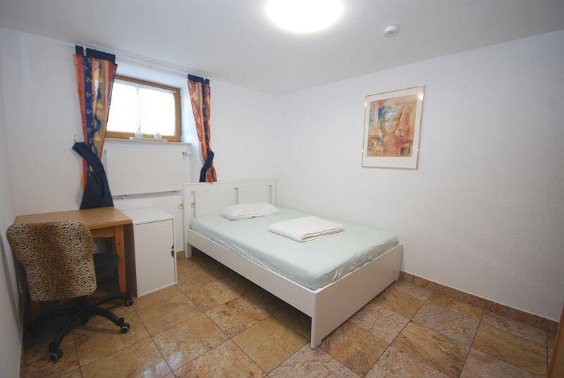 Möbliertes Zimmer im Souterrain rechts in zentrumsnaher Lage von Bad Reichenhall