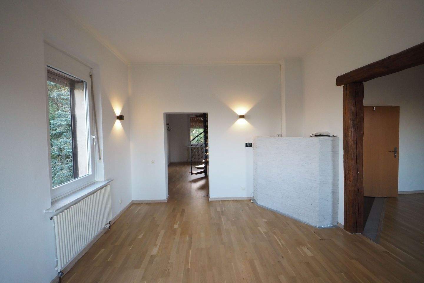 Ausgefallene Maisonettwohnung in renovierten Jugendstilhaus - offene 3 Zimmer mit hochwertiger Einbauküche im 2./3. Obergeschoss – Fürth – Vorschaubild 4