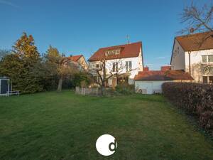 Sonnenberg-Juwel: Helle 3-Zimmer-Dachgeschoss-Wohnung mit Gartenflair