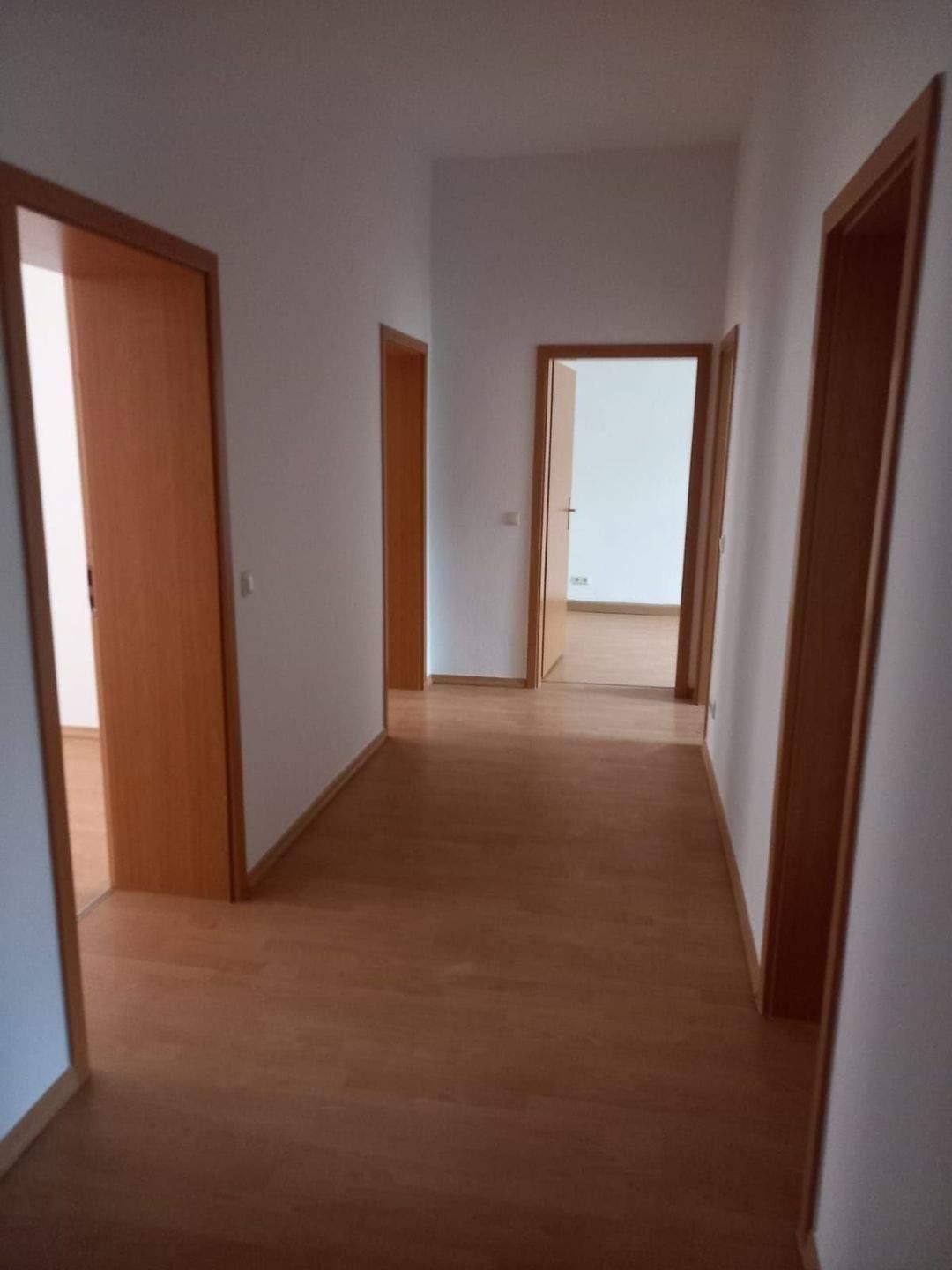 Wie wär's mit einer hübschen Drei-Zimmer-Wohnung mit Balkon? – Chemnitz – Vorschaubild 2