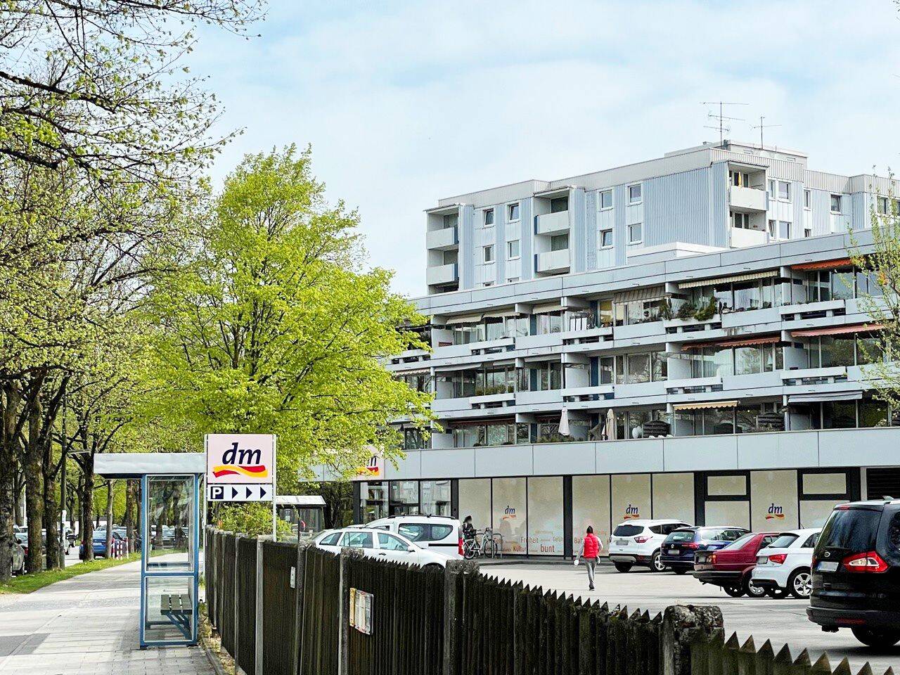 Modernisierte 1-Zimmer-Wohnung mit neuer Einbauküche und Blick ins Grüne – München – Vorschaubild 8