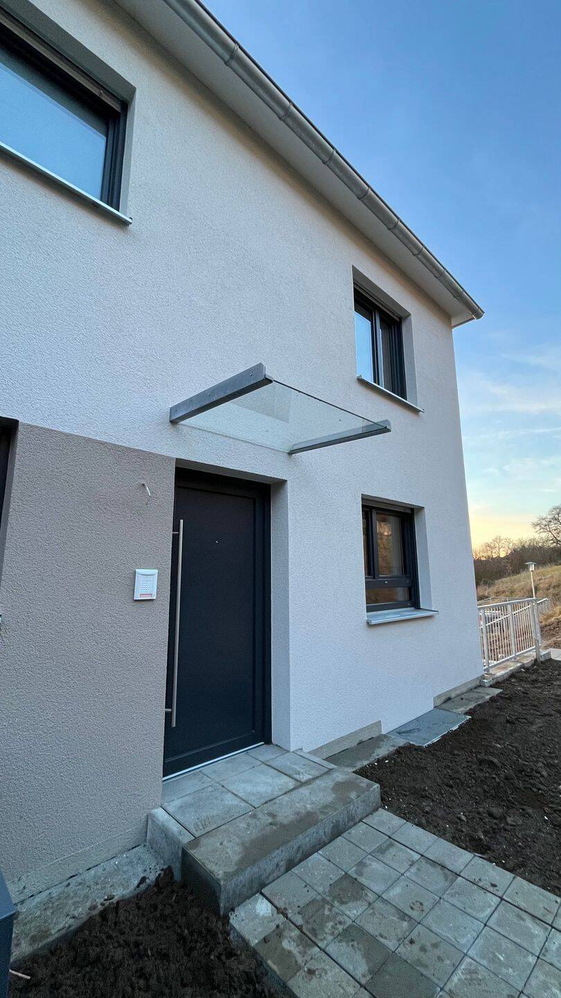 Erstbezug Doppelhaushälfte „Samba 680“ in 74429 Sulzbach-Laufen – PV, Wärmepumpe, Garage