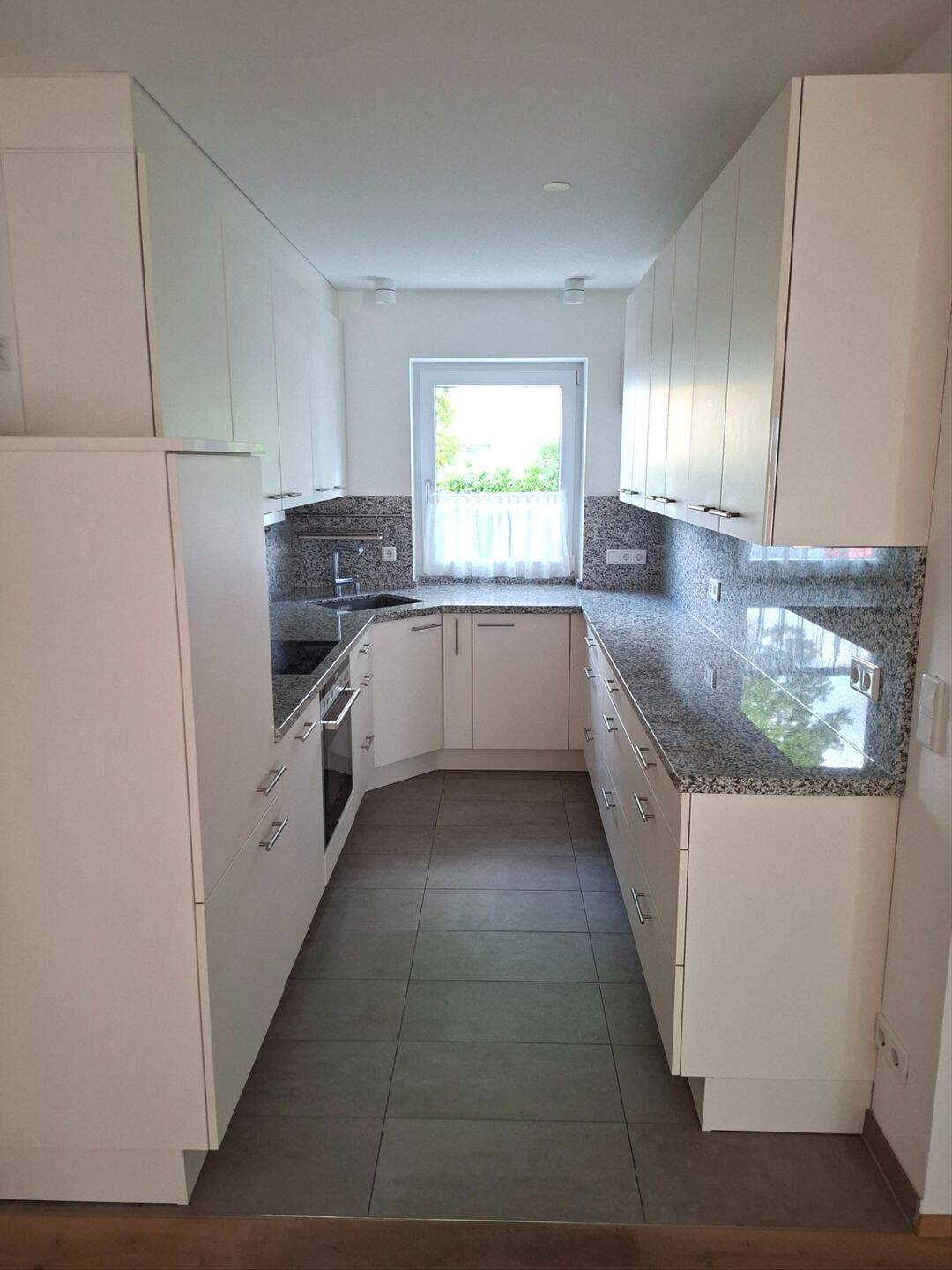 Familienfreundliches 5-Zimmer-Reihenhaus mit Dachterrasse und Hobbyraum – München – Vorschaubild 5