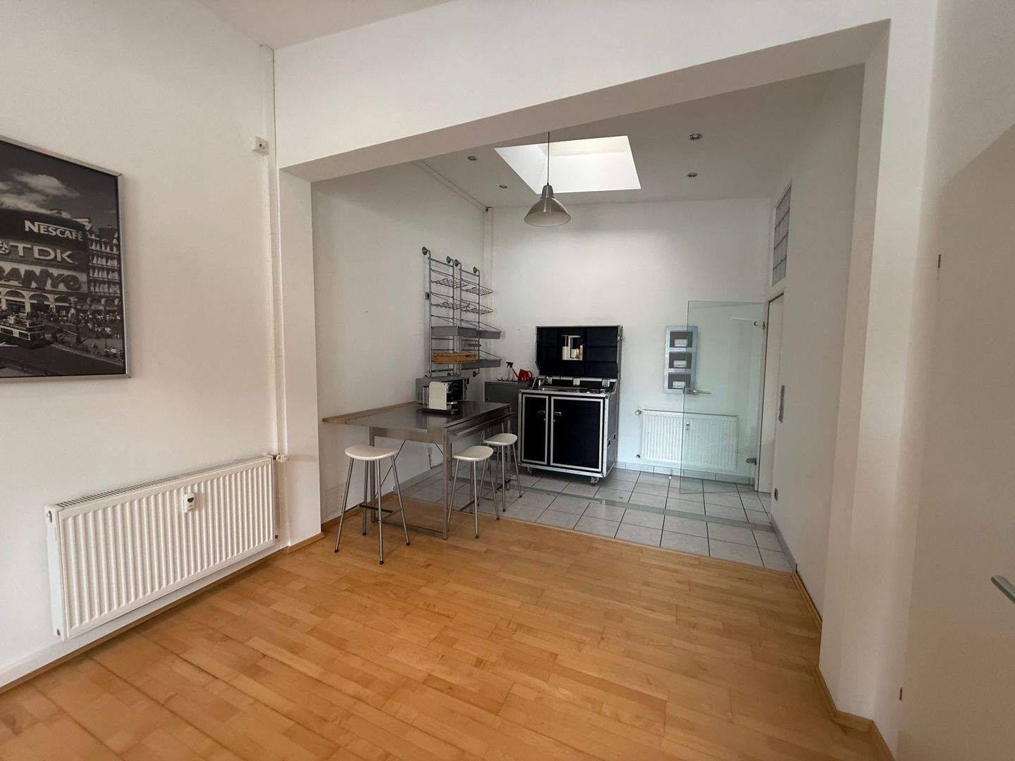 Trafoloft: Eindrucksvolles Apartment auf ehem. Fabrikgelände, für wohnen + arbeiten bestens geeignet! – Nürnberg – Vorschaubild 2