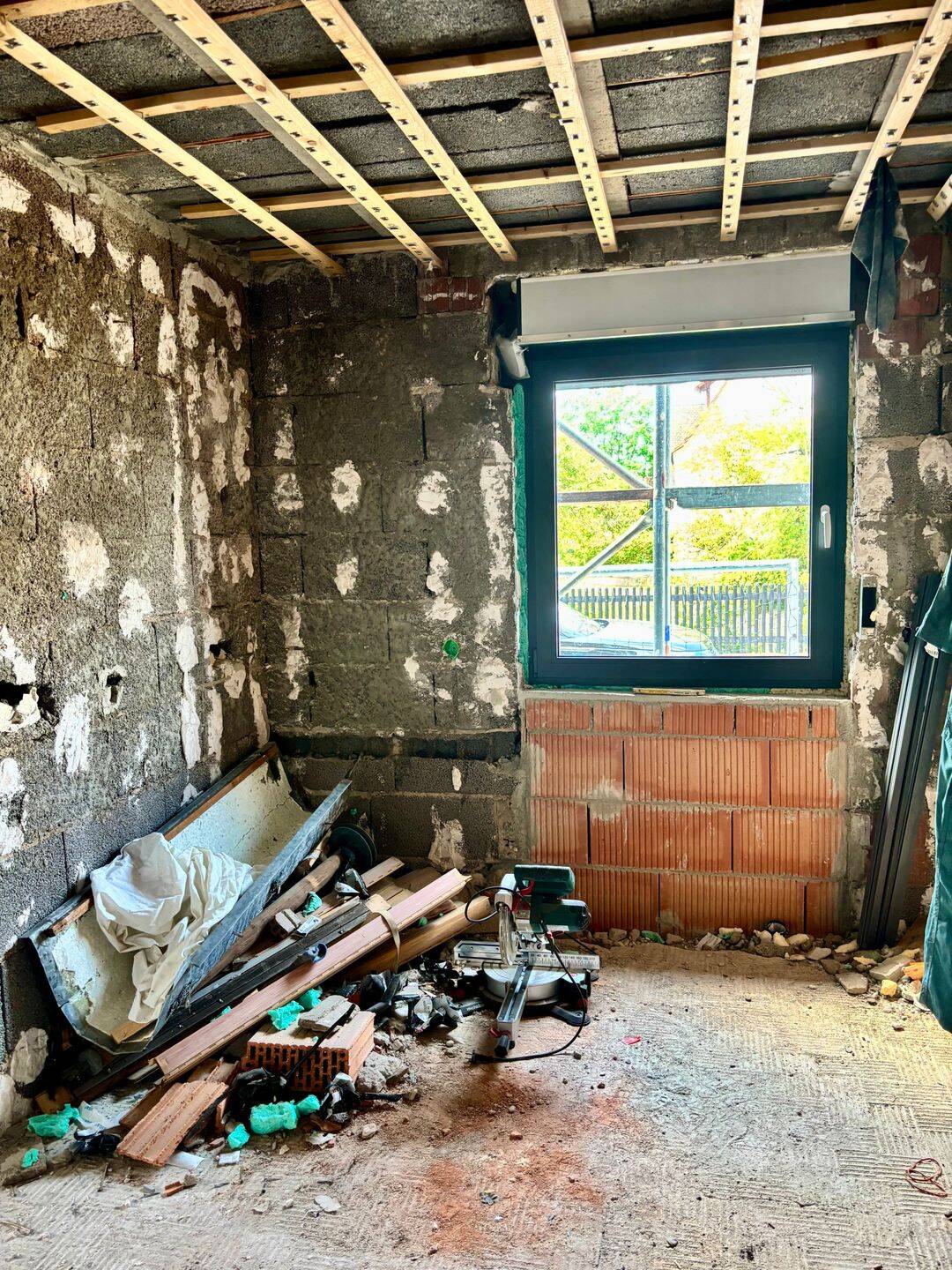 2-Familienhaus/DHH mit einer kleinen und einer großen Einheit mit Sanierungsbedarf! Beliebte Wohnlage mit großem Grundstück, Gartenhaus, Baumhaus – Erlangen – Vorschaubild 6