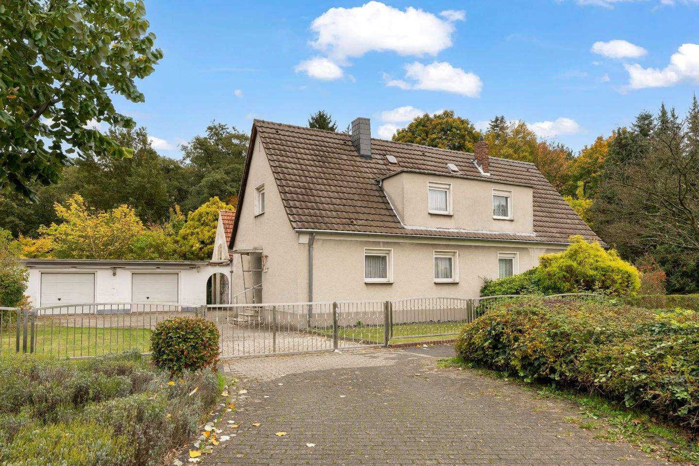 Doppelhaushälfte in Leverkusen Schlebusch zum Kernsanieren – Leverkusen – Bild 1 von 9
