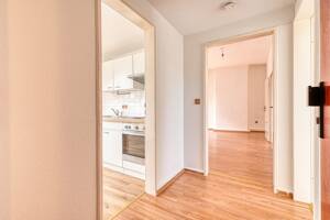 Helle 2-Zimmer-Dachgeschosswohnung mit Einbauküche und Charme in Bremen-Gröpelingen – 28239 Bremen – Vorschaubild 2