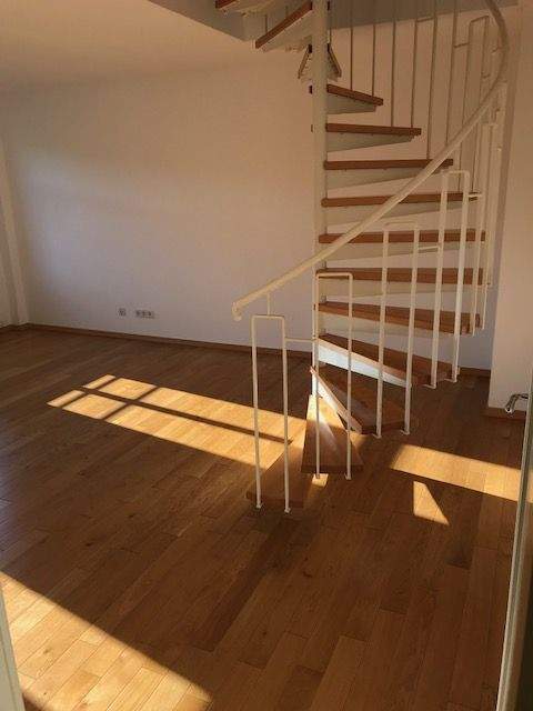 +++ATTRAKTIVE 2,5-RAUM MAISONETTE- WOHNUNG MIT PARKETT, EINBAUKÜCHE UND AUFZUG+++ – Chemnitz – Vorschaubild 2