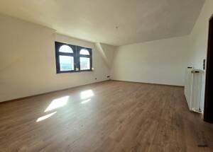 Stilvoll wohnen im Zentrum: 3-Zimmer-Wohnung mit Altbauflair am Marktplatz – 96476 Bad Rodach – Vorschaubild 3