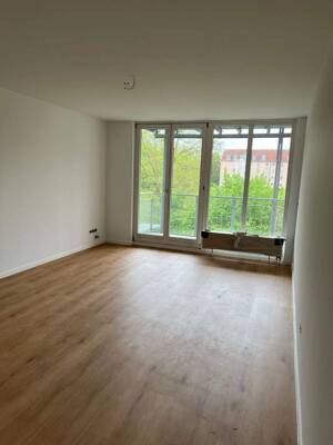 Erstbezug nach Totalrenovierung! Neubau, 2. OG, Balkon in grüner + ruhiger Lage der Veltener Parkstadt