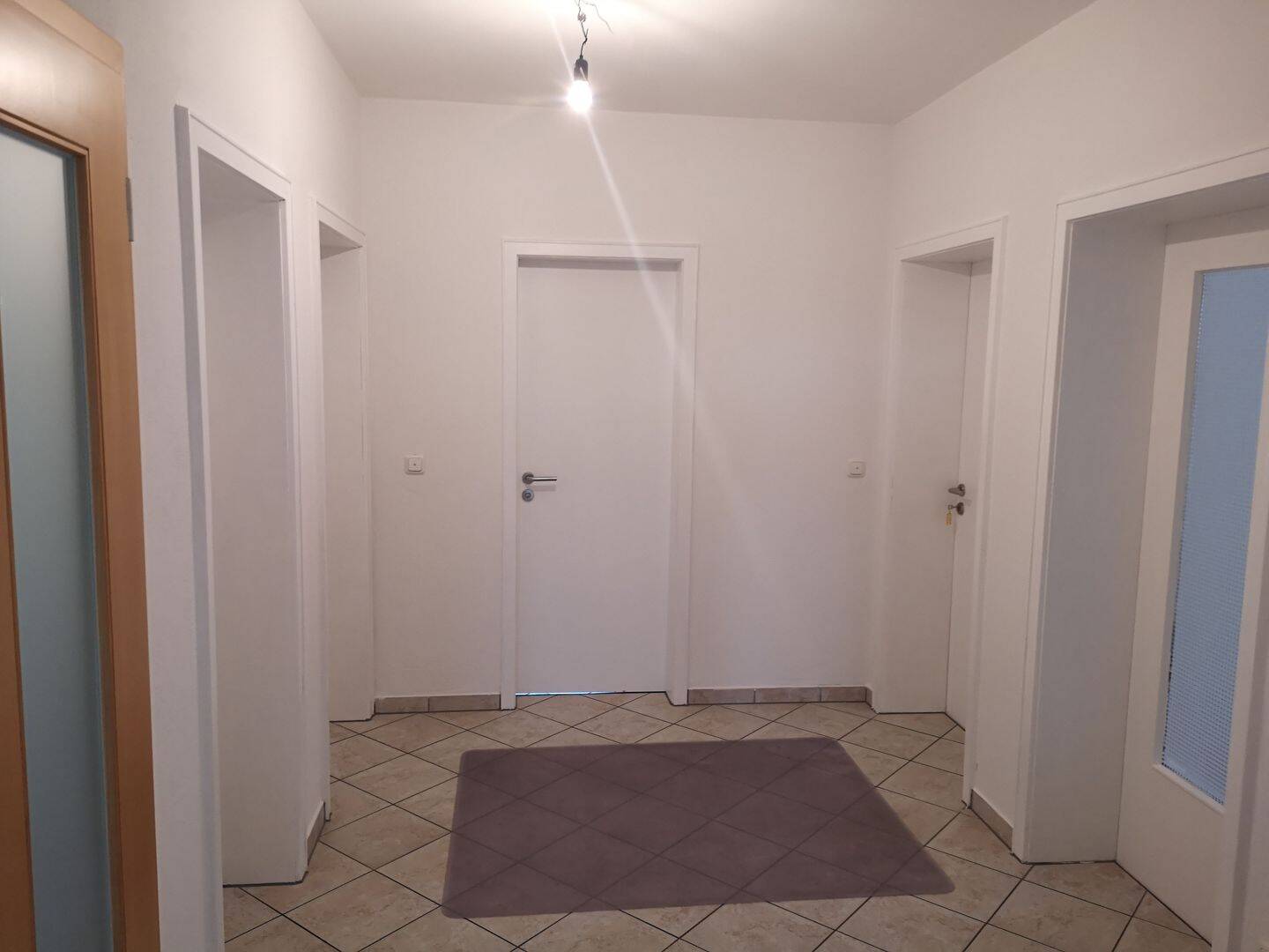 Große, helle 4 Zi-Whg. in Passau mit Wohnküche, Balkon und Garage in ZFH – Passau – Vorschaubild 4
