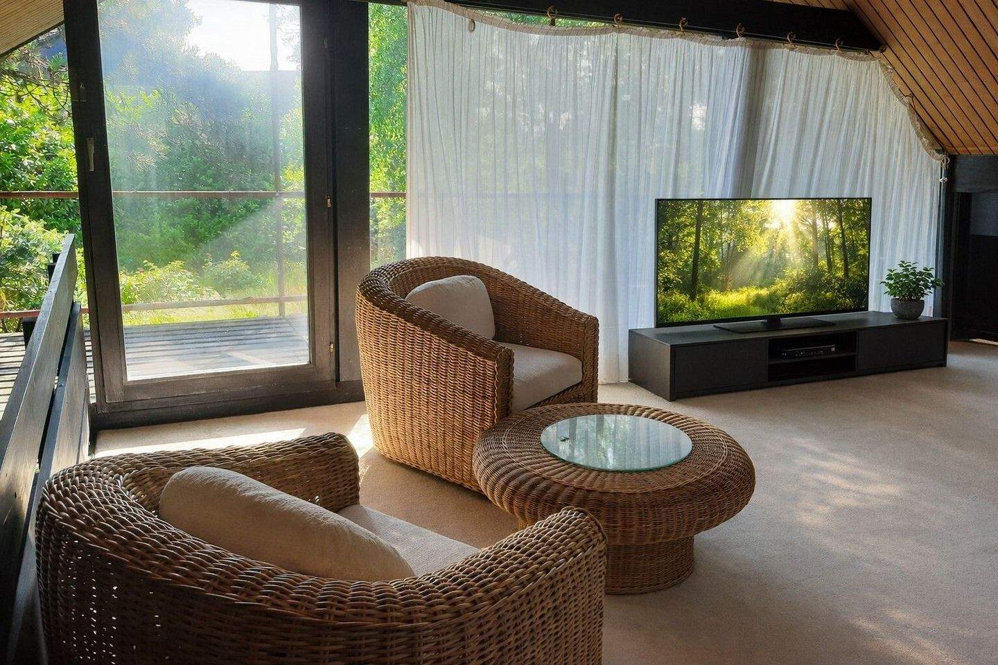 HUF-Haus: Elegante Architektur, inspirierendes Studio und ein Kamin für gemütliche Stunden. – Odenthal – Bild 1 von 5